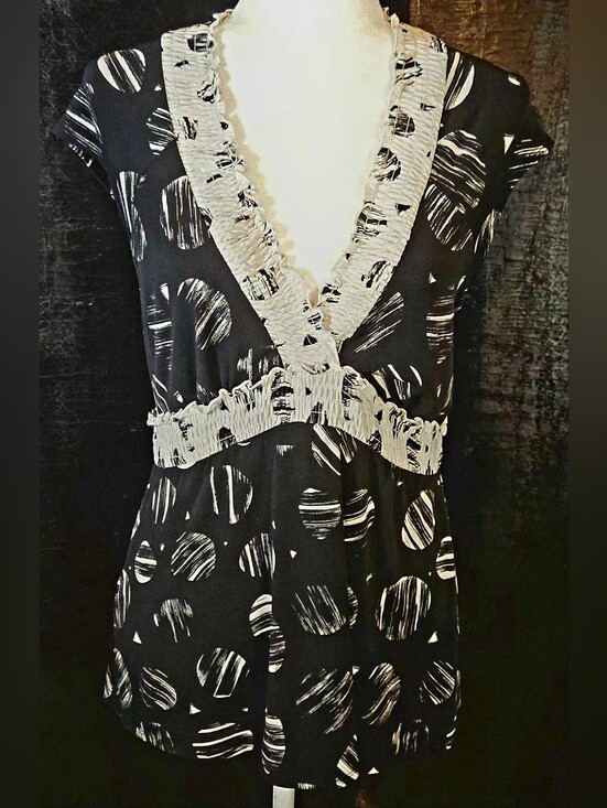 BCBGMaxAzria Tops - Vintage BCBGMAXAZRIA Circle Print Smocked Ruffle V-Neck Top Medium